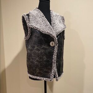 Joseph Ribkoff Vest Faux Leather Faux Sherpa Reptile Texture Shawl Collar Size 8